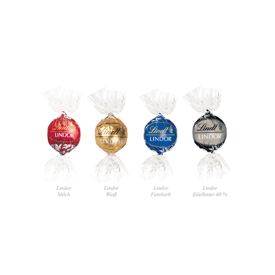 Weihnachtsmann mit Lindt Lindor Kugel